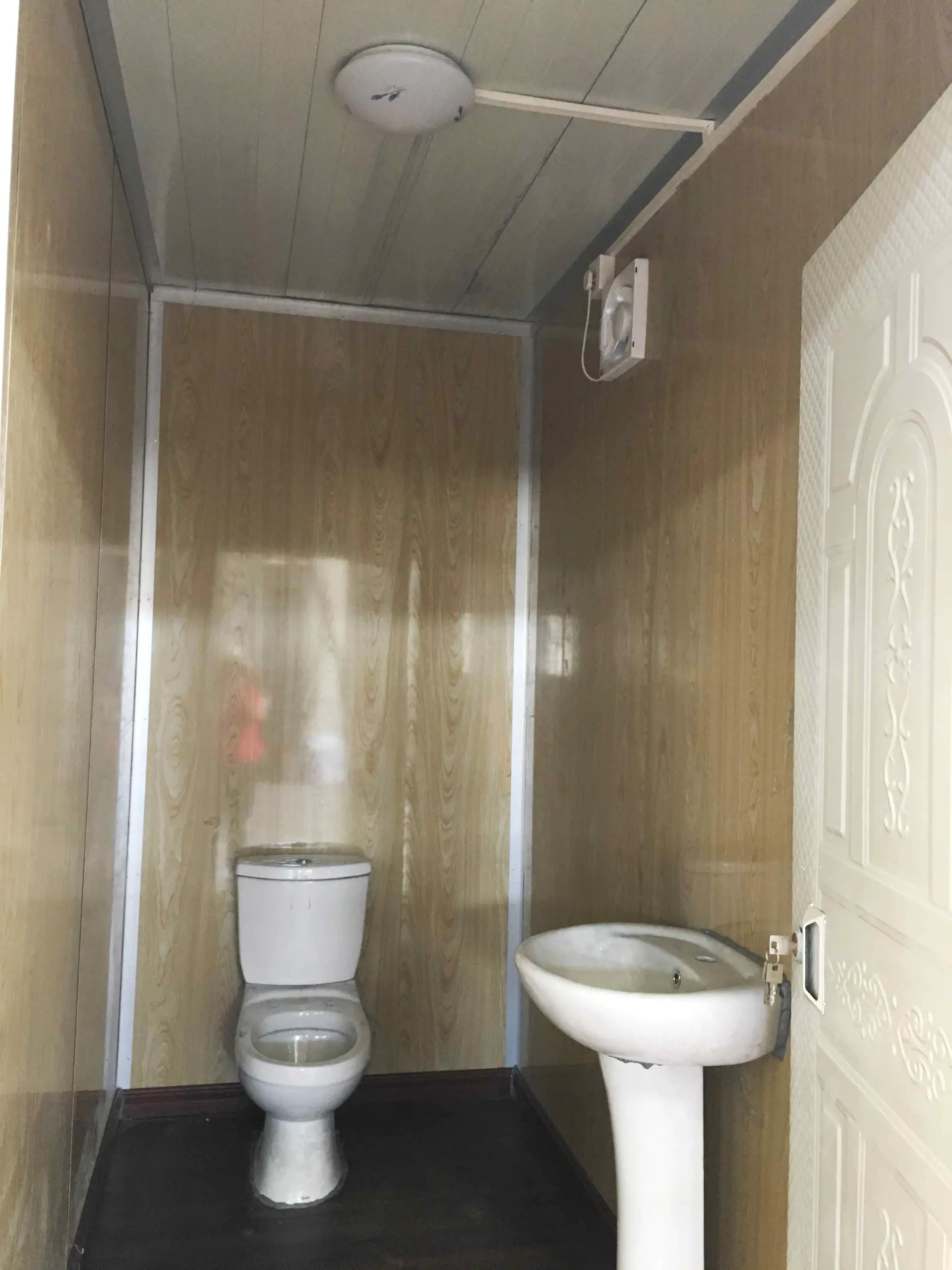 Wellcamp Prefabricated Detachable Container House with Bathroom & Toilet Small Prefab Cabins  -D32